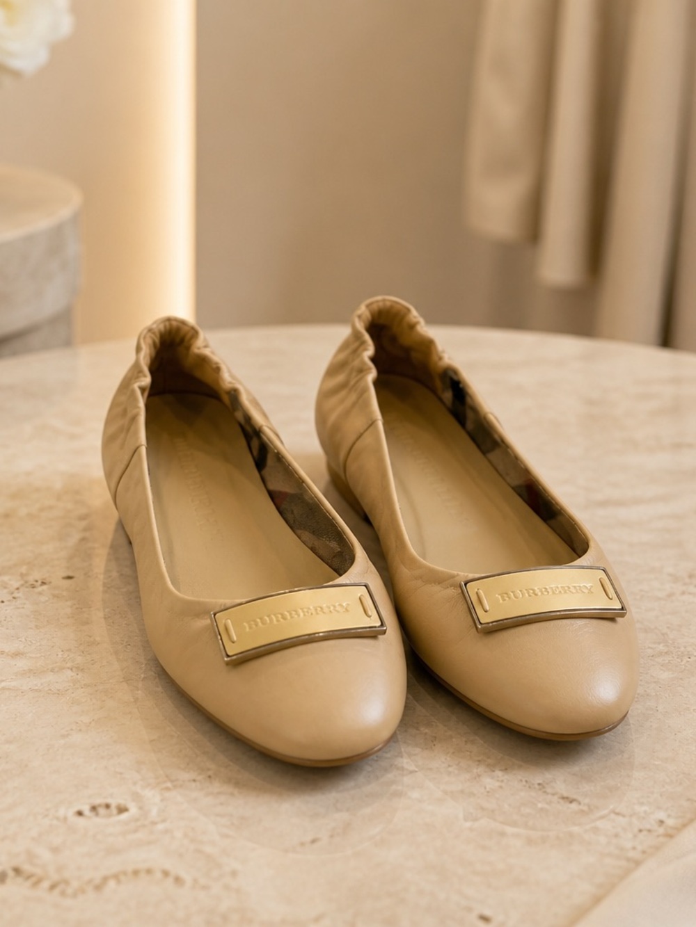 Burberry Tan Leather Logo-Plate Ballet Flats Size 40.